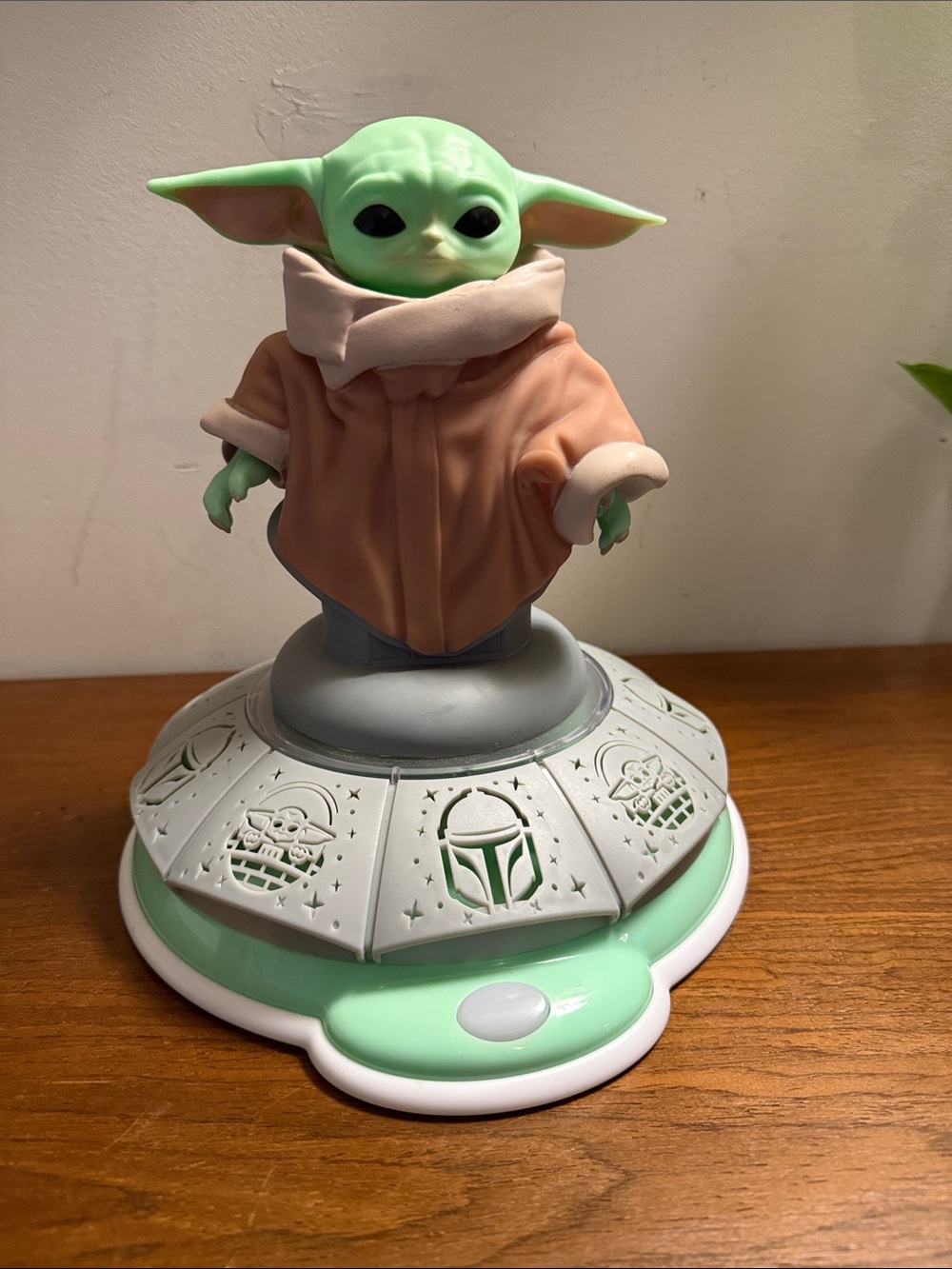 Star Wars Mandalorian The Baby Yoda Night Light With Sound & Spinning